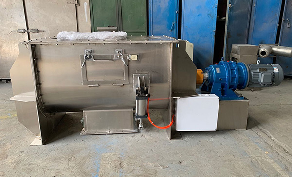 無錫中銀兩臺臥式螺帶混合機成功發往安徽合肥